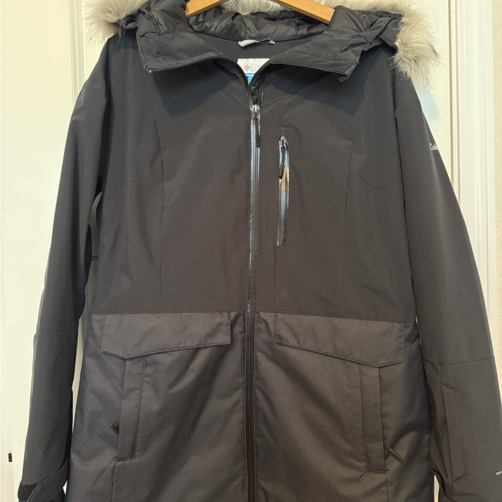 Columbia Women’s Black Snowboarding Jacket